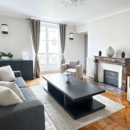 1572c Luxembourg Garden Luxurious Haven Παρίσι