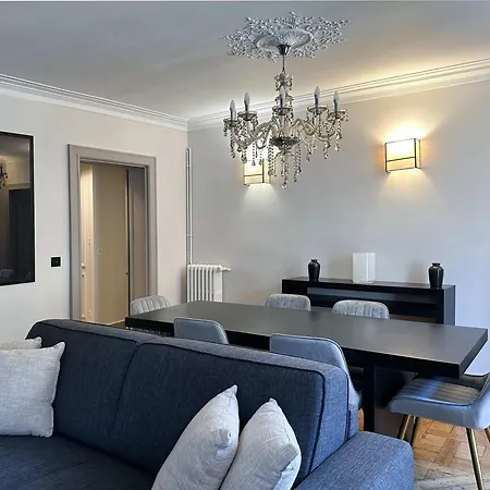 1572c Luxembourg Garden Luxurious Haven