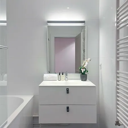 1572c Luxembourg Garden Luxurious Haven Παρίσι