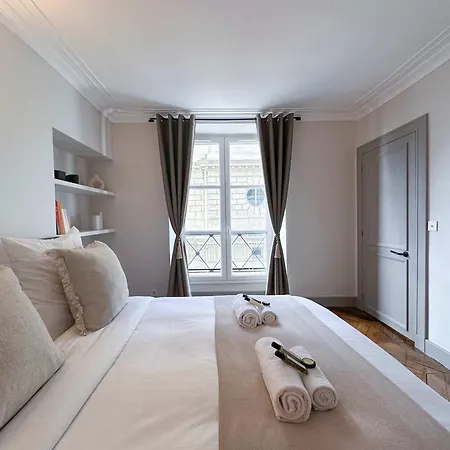 1572c Luxembourg Garden Luxurious Haven *