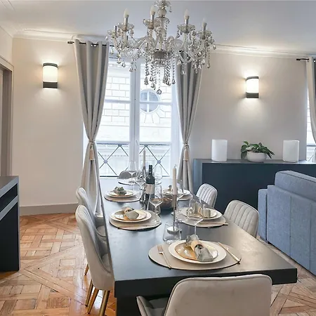 1572c Luxembourg Garden Luxurious Haven Daire