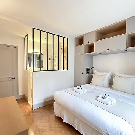 1572c Luxembourg Garden Luxurious Haven Paris